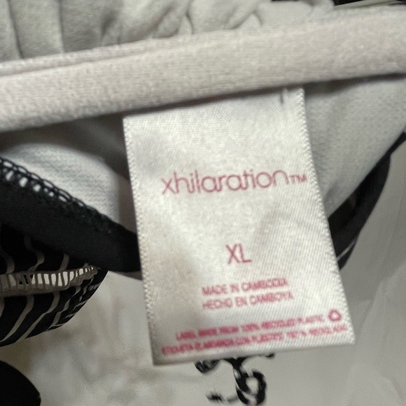 Set of 2 Juniors Xhilaration Bikini Tops Size XL. Pre-owned - Picture 4 of 5